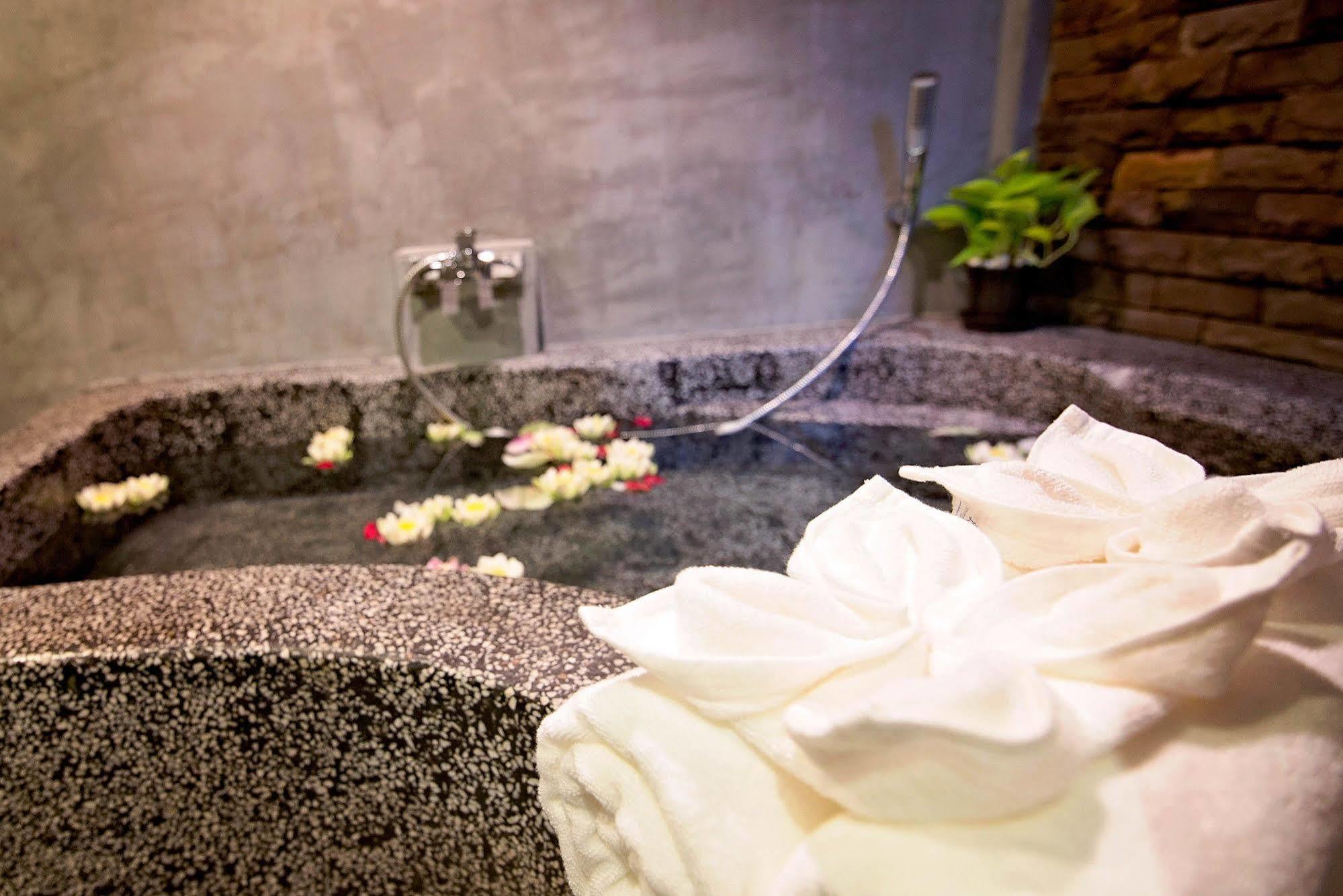 Moon Flower Residence เสียมราฐ ภายนอก รูปภาพ